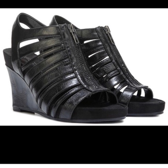 aerosoles black wedges